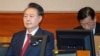 2025年2月20日南韓被彈劾的總統尹錫烈在南韓首爾憲法法院出席因其短暫實施戒嚴而遭彈劾的審判。