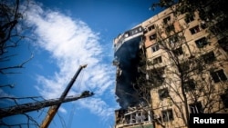Un edificio de apartamentos dañado por misiles rusos en la ciudad ucraniana de Kryvyi Rih, el 31 de julio de 2023.