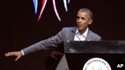 Mantan Presiden AS Barack Obama ketika berpidato di Kongres Diaspora Indonesia ke-4 di Jakarta, Indonesia, Sabtu, 1 Juli 2017.