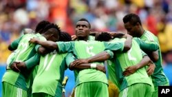 La sélection nigériane de football se concentre avant le match des 16ème de finale de la Coupe du Monde contre celle de la France au stade national, à Brasilia, Brésil, 30 juin 2014.