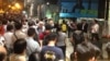Para perempuan Bahrain dan Saudi merayakan diperbolehkannya kaum perempuan mengemudi mobil di bagian timur Arab Saudi.