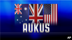 Ilustrasi logo AUKUS di atas bendera Australia, Inggris, dan AS. (Foto: AP)