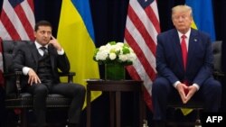 Presiden AS Donald Trump dan Presiden Ukraina Volodymyr Zelensky dalam pertemuan di New York, di sela-sela Sidang Umum PBB, 25 September 2019.