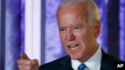 El ex vicepresidente Joe Biden habla en el foro de liderazgo de mujeres demócratas de 2019, en Washington.