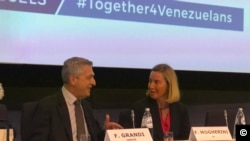 La Alta Representante de la Unión Europea para Asuntos Exteriores, Federica Mogherini,
y Filippo Grandi, Alto Comisionado de las Naciones Unidas para los Refugiados, en la Conferencia Internacional de Solidaridad que se ha celebrado en la Comisión Europea, en Bruselas , Bélgica.