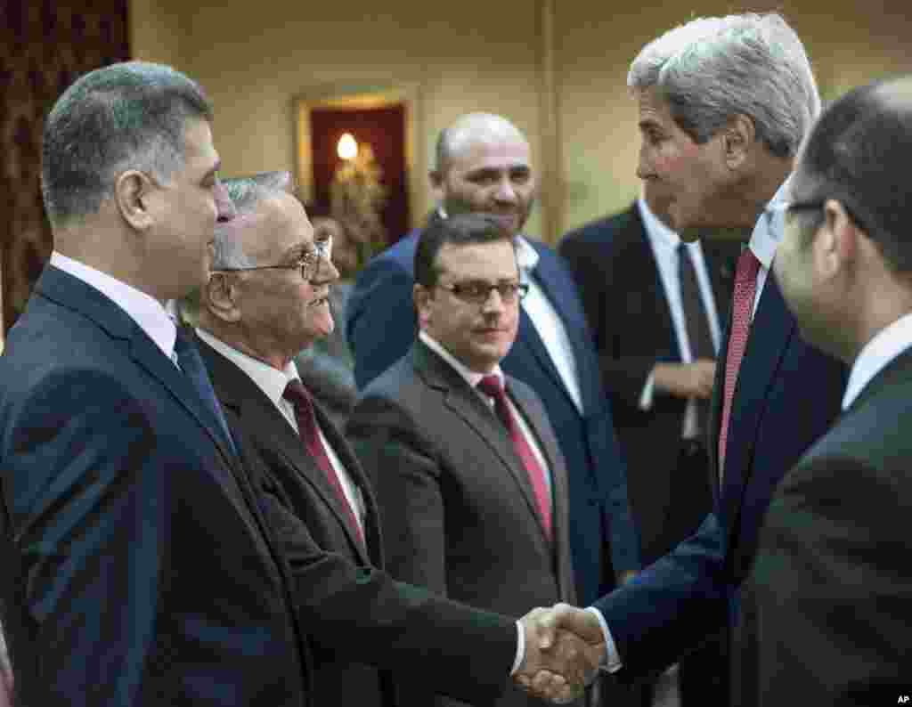 ABŞ dövlət katibi Con Kerri İraq parlamentinin üzvləri ilə görüşür - Bağdad, 10 sentyabr, 2014 