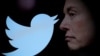 Ilustrasi logo Twitter dan foto Elon Musk ditampilkan dalam satu frame, 27 Oktober 2022 ini. (Foto: REUTERS/Dado Ruvic)