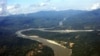 ဧရာဝတီမြစ်ဖြတ်သန်းစီးဆင်းနေတဲ့ပုံ။