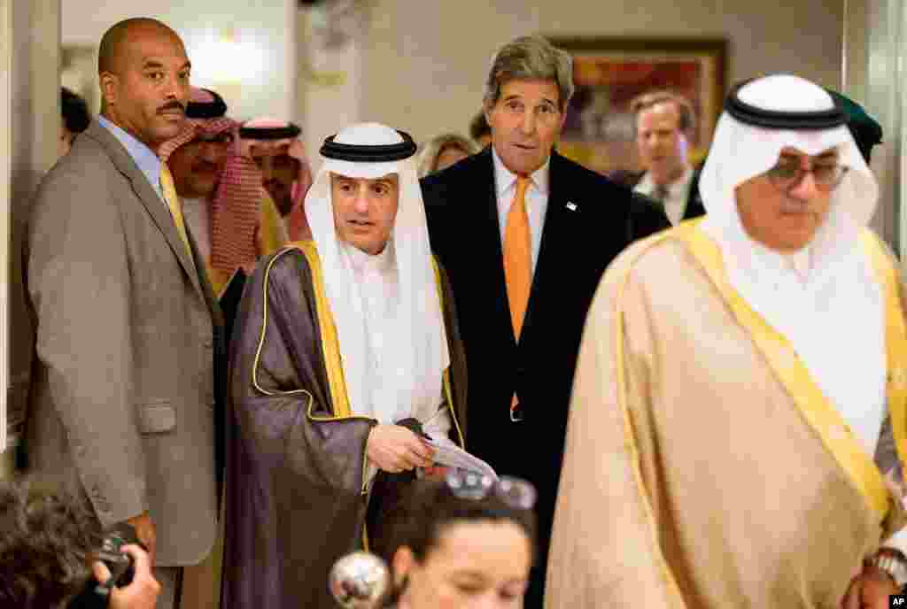 U.S. Secretary of State John Kerry and Saudi Foreign Minister Adel al-Jubeir (center left) arrive for a joint news conference at Riyadh Air Base in Saudi Arabia, May 7, 2015.