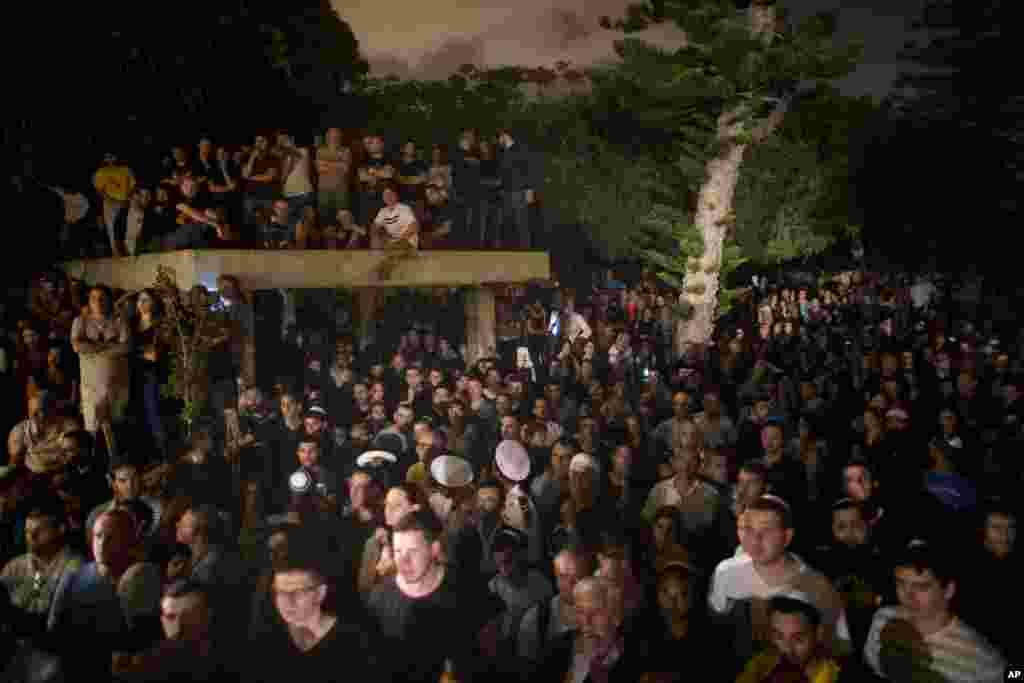 Thousands of Israelis attended the funeral of Sgt. Nissim Sean Carmeli, at the military cemetery in the northern Israeli city of Haifa, July 21, 2014. 