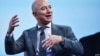 En esta fotografía tomada el 22 de octubre de 2019, el fundador de Blue Origin, Jeff Bezos, habla en Washington, DC.