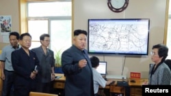 北韓領導人金正恩視察氣象站。 （資料照片）