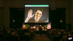 Edward Snowden lors d'une conférence de presse en Russie.