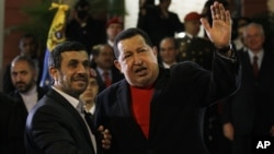 En su segunda visita del 2012 a Venezuela, el presidente Iraní pidió a Dios por la pronta recuperación de Chávez.