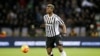 Paul Pogba "garde la tête haute" malgré sa blessure et "tous les soucis"