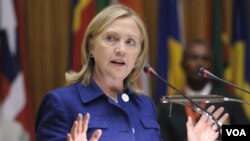 Clinton se opuso al matrimonio homosexual pero respaldó las uniones civiles durante su etapa de senadora para Nueva York.
