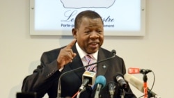 Lambert Mende joint par Idriss Fall