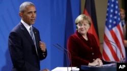 El presidente estadounidense, Barack Obama, y la canciller alemana, Angela Merkel, brindaron una conferencia de prensa conjunta en Berlín, el jueves, 17 de noviembre, de 2016.