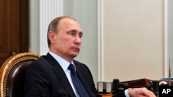 Le président Vladimir Poutine à Novo Ogaryovo, dans l'oblast de Moscou, le 13 avril 2015.