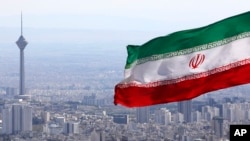 ILUSTRASI - Iran memanggil duta besar Italia untuk Teheran, Paola Amadei, untuk menyampaikan protes tegas setelah Ottawa menetapkan Garda Revolusi Iran sebagai entitas teroris, 20 Juni 2024. (AP/Vahid Salemi)
