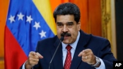 Le président Nicolas Maduro donne une conference de presse au palais présidentiel Miraflores à Caracas, Venezuela, le 25 janvier, 2019.
