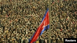 Bendera Korea Utara berkibar pada Tahun Baru di Pyongyang, 1 Januari 2021. (Foto: KCNA/Reuters)