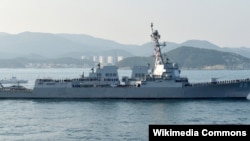 USS Mustin (DDG-89) ikut berpartisipasi dalam Defile Armada Kapal Laut yang diadakan oleh Angkatan Laut Republik Korea tahun 2015. (Foto: dok).