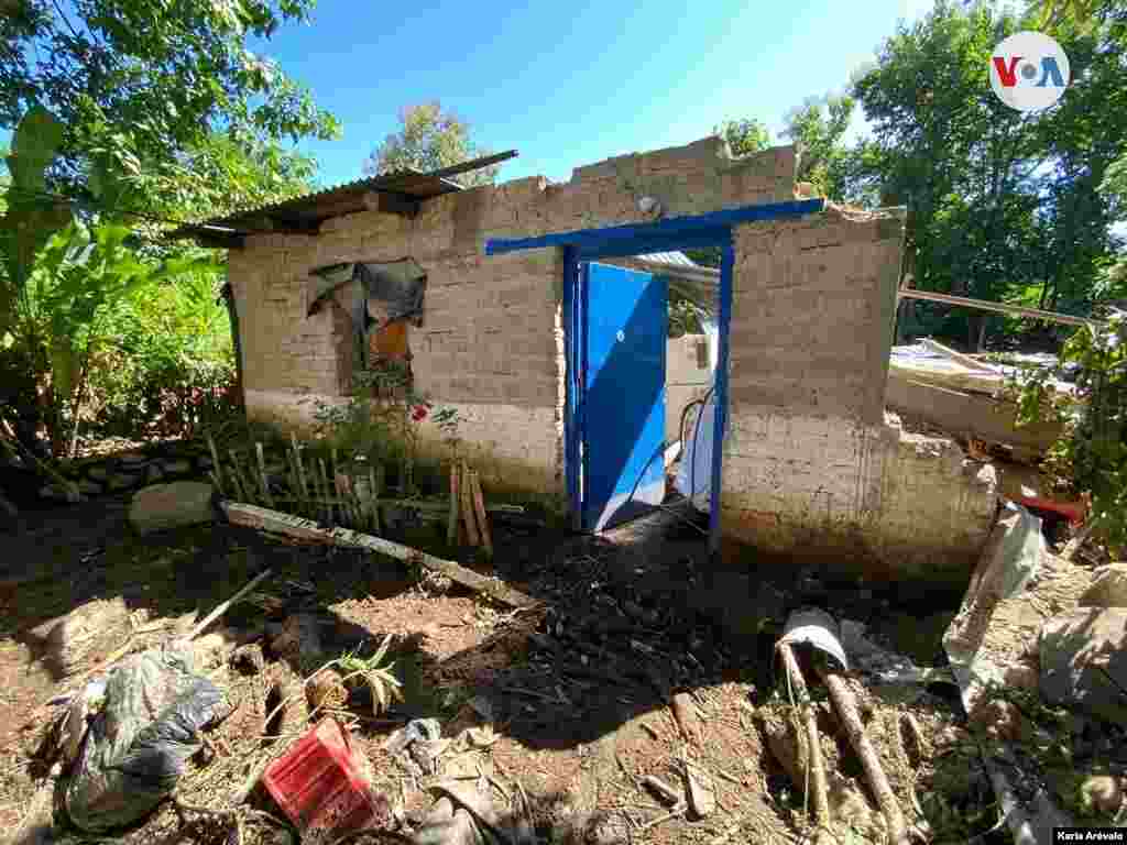 Autoridades reportaron que unos 300 socorristas, policías y militares se desplazaron al área, a unos 20 km de San Salvador, para coordinar la búsqueda de los desaparecidos. Foto Karla Arévalo/VOA.