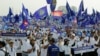 Supporters for the League for Democracy Party is cheering in support of party leader Kem Veasna's speech at Techo Hun Sen Boulevard, Phnom Penh, Cambodia, July 27, 2018. (Ky Mengly/ VOA Khmer) 