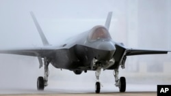 지난해 9월 미국 유타주 힐 공군기지에 착륙하고 있는 F-35 전투기. 이스라엘 정부는 최근 최정예 F-35 기 17대를 추가 구매하겠다는 의사를 밝혔다. 