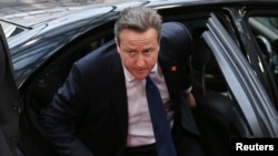 2014年6月27日英國首相卡梅倫抵達布魯塞爾出席歐盟領導人峰會。