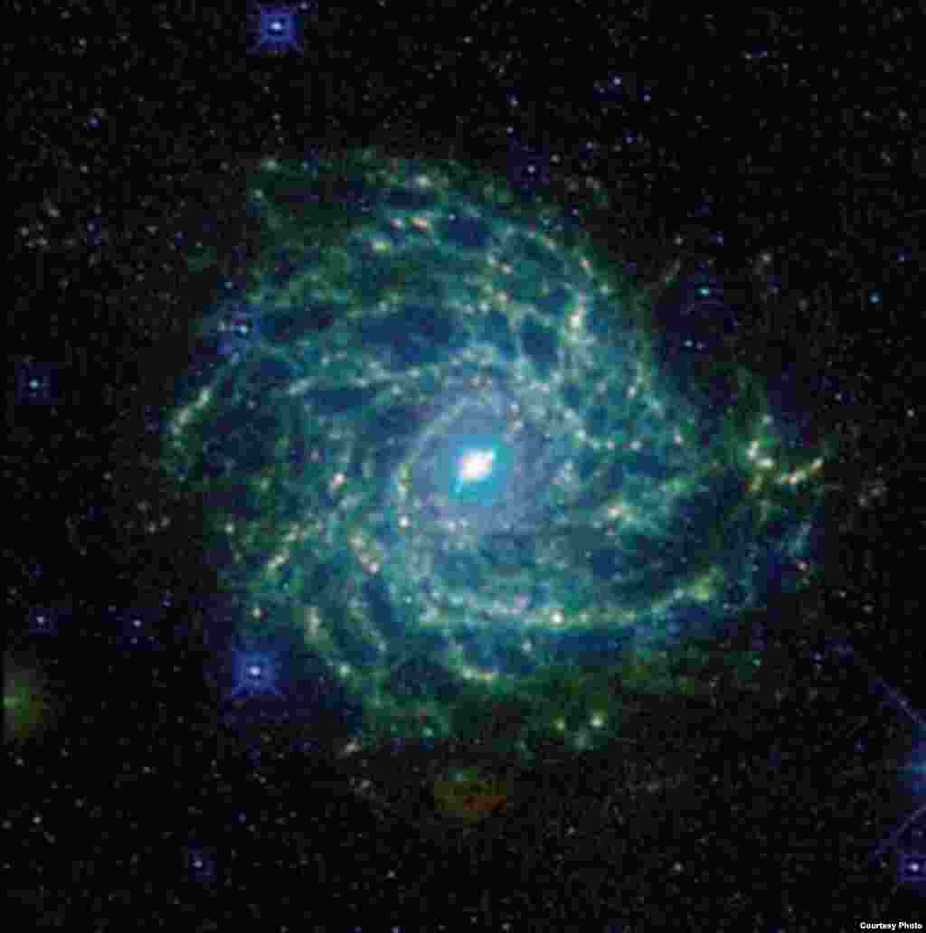The Milky Way’s 'backbone' structure contains about 100,000 stars' worth of gas and dust. (Jarret et al. 2012 Wise Enhanced Resolution Galaxy Atlas)