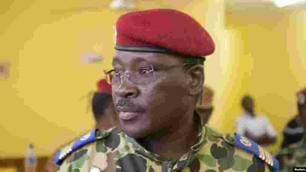 Le lieutenant-colonel Yacouba Isaac Zida a été désigné samedi 1er novermbre pour conduire le régime de transition au Burkina Faso.