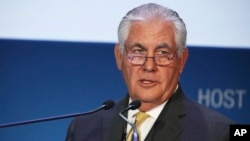 Rex W. Tillerson, Abu Dhabi, Emirats Arabes Unis, le 7 novembre 2016. 