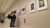 Foto Oprah Winfrey, tokoh media terkenal di National Portrait Gallery, Washington DC.