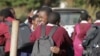 Abantwana besikolo.