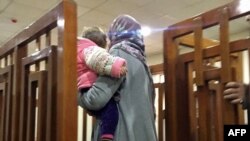 Une photo prise lors de l'audience ou comparaissait Melina Bougedir, une autre jihadiste arretee en Irak, a Bagdad, le 19 fevrier 2018