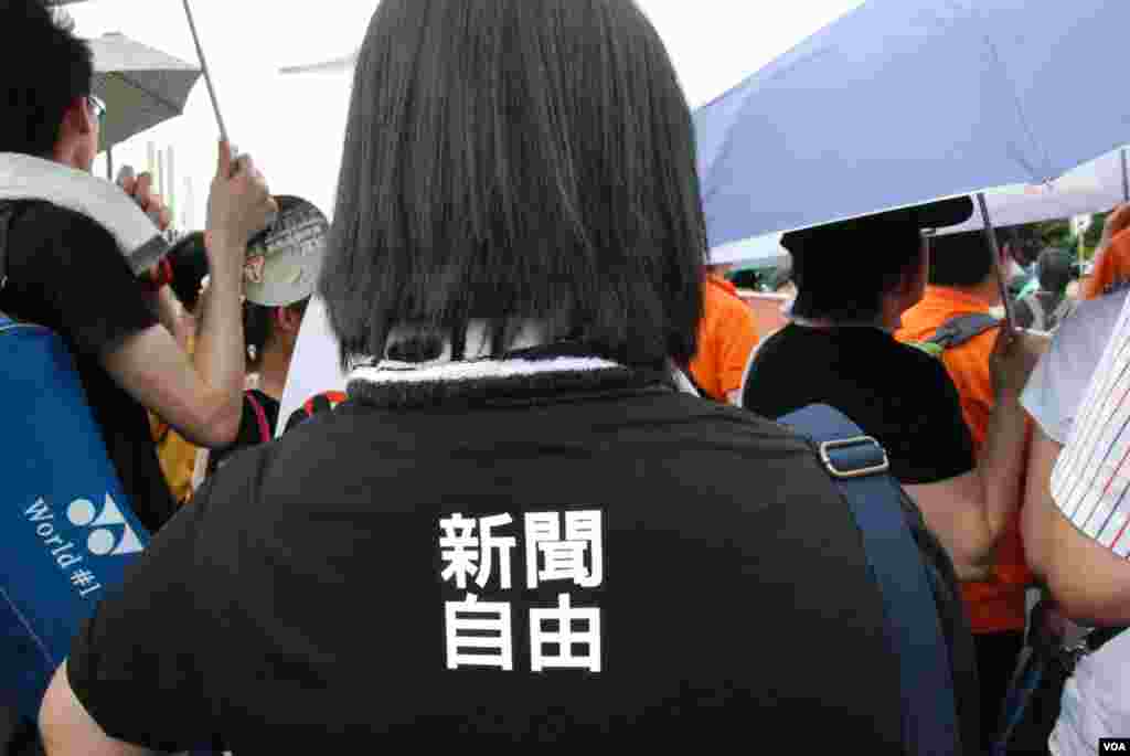 Journalists wear “press freedom” t-shirts while on the job.