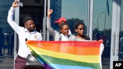 Wanaharakati walivyosheherekea haki yao nje ya mahakama kuu Gaborone huko Botswana. June 11, 2019. 