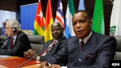 Le président Denis Sassou Nguesso du Congo assiste à la conférence internationale sur le virus Ebola au Palais d'Egmont à Bruxelles, Belgique, 03 mars 2015. epa/ JULIEN WARNAND