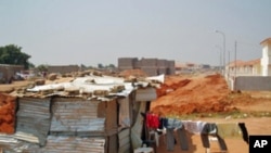 Demolições, como a aqui representada em Luanda, são há anos assunto polémico em Angola (foto de arquivo)