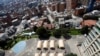 Tiendas de campaña frente al hospital militar en Bogotá siguen en construcción para atender a víctimas del coronavirus. Marzo 22 de 2020.