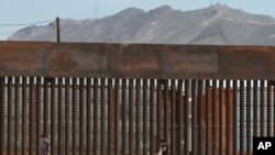 El Congreso aprobó en el presupuesto de este año 1.375 millones de dólares para el muro.