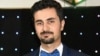 İranda Azərbaycan bayrağını öpməkdə ittiham edilən fəala bir il həbs cəzası