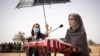 ARCHIVO - La actriz estadounidense Angelina Jolie captada en una vista como presentante de ACNUR en un campo de unos 11.000 refugiados en el norte de Burkina Faso, en julio de 2021.