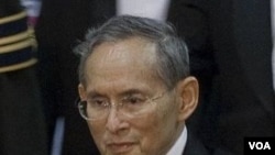 Raja Thailand Bhumibol Adulyadej (foto: dok.). Menghina Raja dan kerajaan merupakan tindak pidana serius di Thailand.