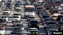 En Los Angeles, los conductores de vehículos estuvieron embotellados el año pasado un promedio de 56 horas.