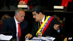 El secretario de Estado de EE.UU., Mike Pompeo, presentó una nueva propuesta al gobierno en disputa de Venezuela, que entre otras cosas promete la suspensión “total” de las sanciones si se cumplen ciertas condiciones incluida la instalación de un gobierno de emergencia nacional.