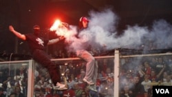 Italia diberi kemenangan 3-0 atas Serbia oleh UEFA setelah pertandingan kualifikasi Euro 2012 antar kedua tim awal bulan ini harus dihentikan karena pendukung Serbia melempar kembang api dan petasan ke lapangan.