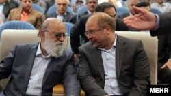 مهدی چمران، سمت چپ از متحدان سیاسی محمدباقر قالیباف است